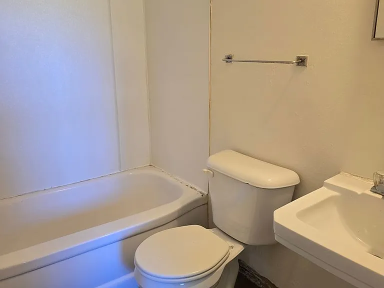 1036 Kingshighway St — Photo 3
