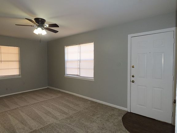 4th image of 2423 Plume Dr