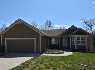 808 Old Stage Rd, Pleasant Hill, MO 64080