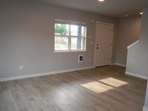 4th image of 5295 Chehalis Dr N