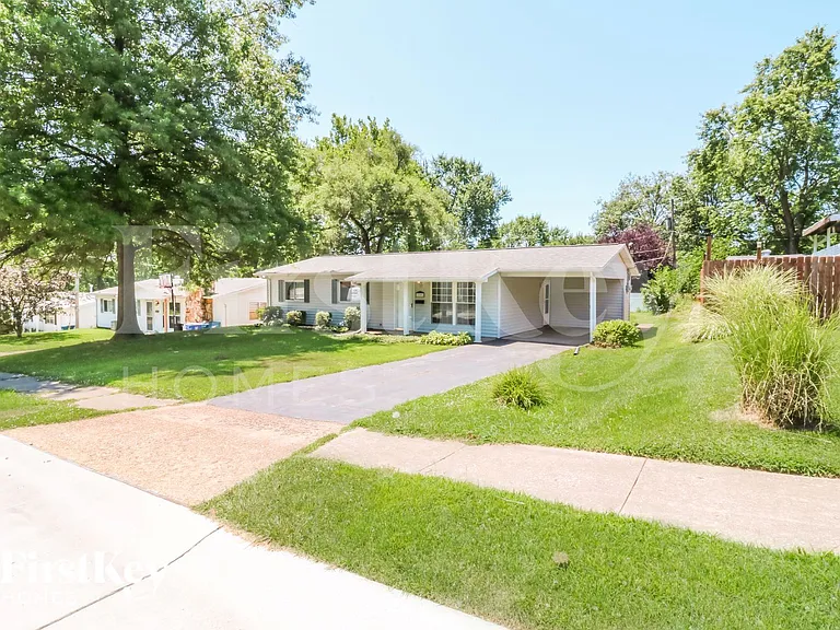11091 Saxonhall Dr — Photo 1
