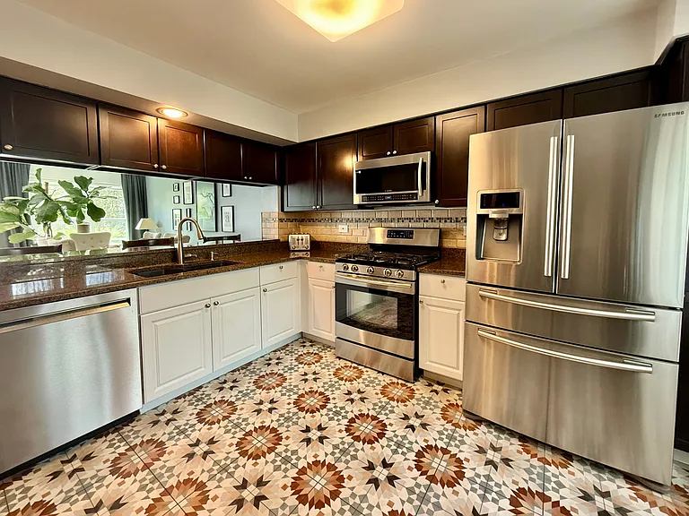259 Doral Ct #6 — Photo 5
