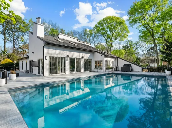 7 Midhampton Ct, Quogue, NY 11959