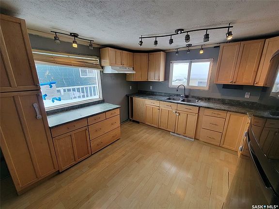 3rd image of 291 26th St W