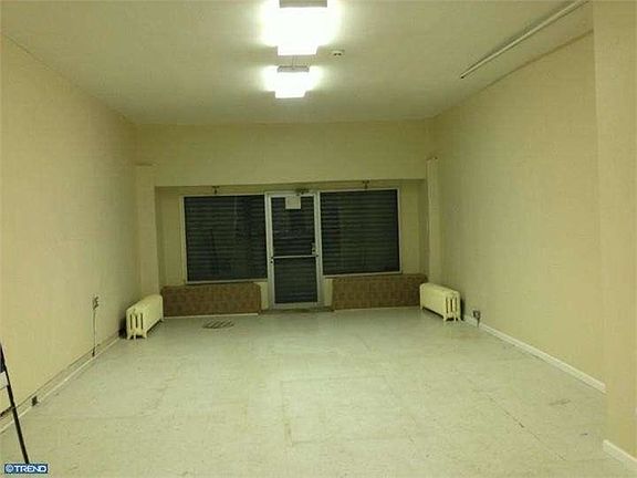 3rd image of 5048 Wayne Ave #1