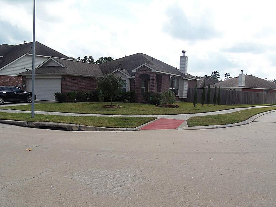 Beautiful Corner Lot 4 Bedroom 2 Bathroom Home in Spring