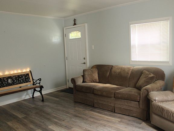 3rd image of 204 Bonnie Ln