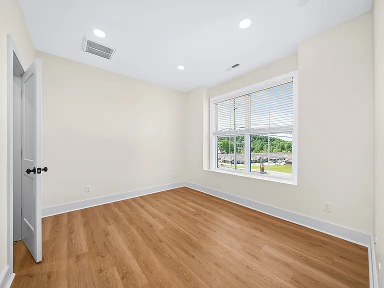 1427 Spring Pointe Ln — Photo 24