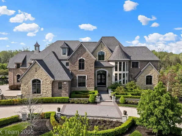 49350 Chianti Dr, Northville, MI 48167