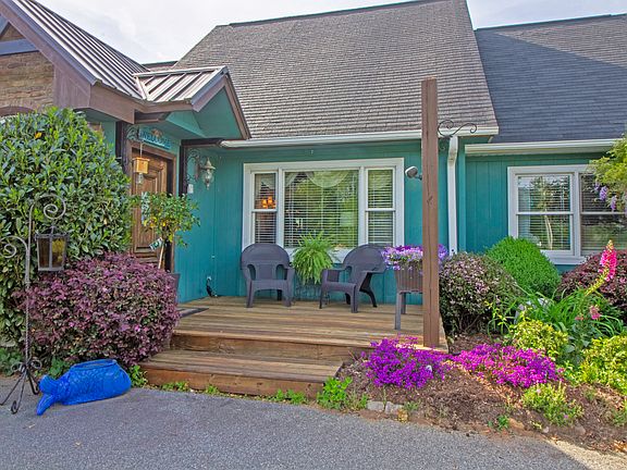 Inviting front porch!