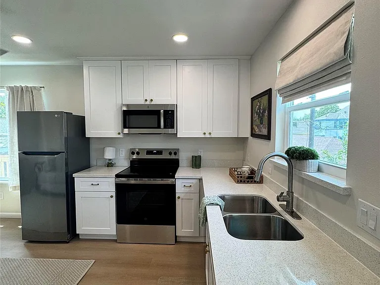 4302 Avenue N 1/2 #1 — Photo 3
