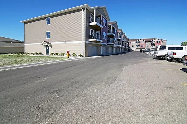 Kenwood on 5th Apartments — Photo 9