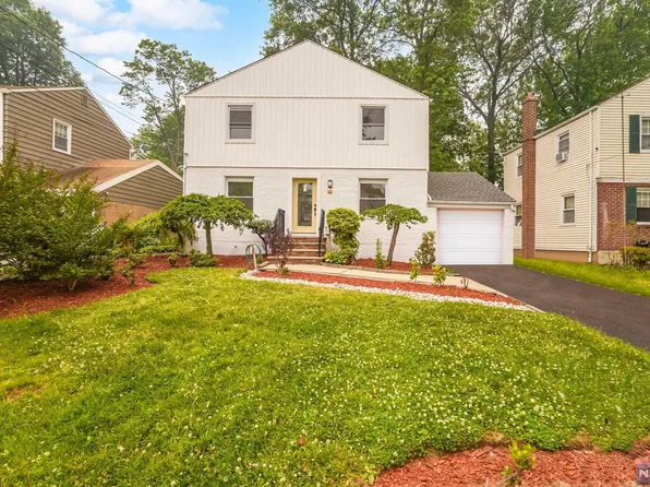 98 Hillcrest Dr, Dumont, NJ 07628