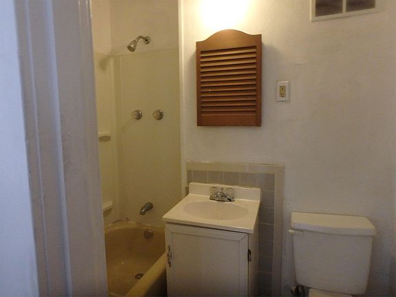 3rd image of 7088 Emma Ave