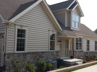 1 Meadow View Ln, Malvern, PA 19355