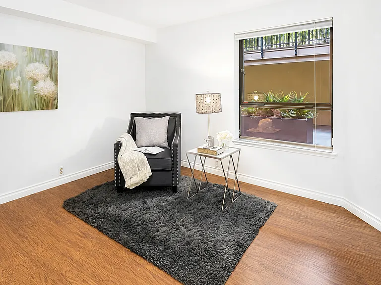 500 W Roy St #W103 — Photo 8