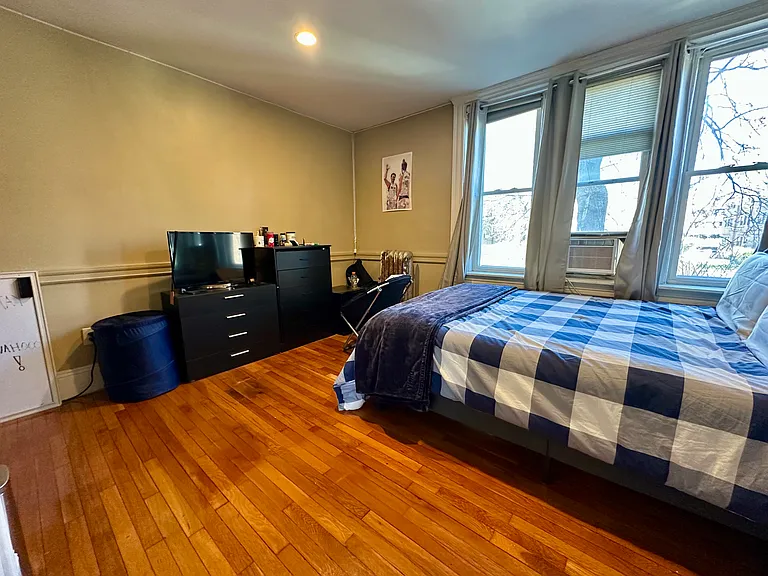 76 Egmont St #1 — Photo 6
