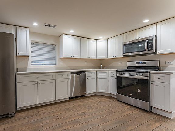 2nd image of 5117 W Cullom Ave #1B