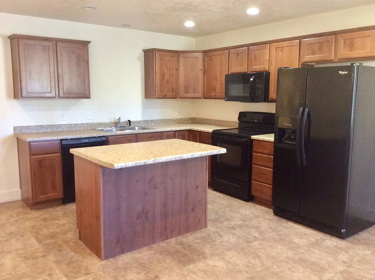 Updated!! 4 bedroom, 3 bath townhouse for Rent — Photo 2