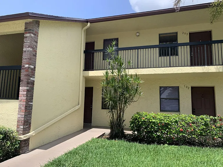 10011 Winding Lake Rd #101 — Photo 19