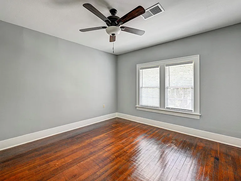 512 W Pierce St — Photo 13