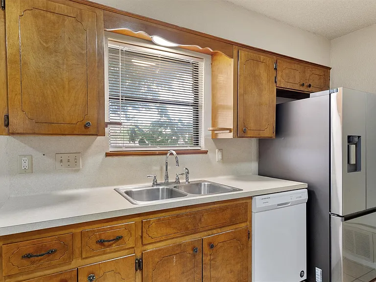 2805 Davis St #A — Photo 6