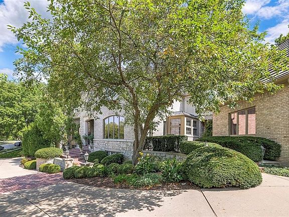 3rd image of 11425 Canterbury Cir