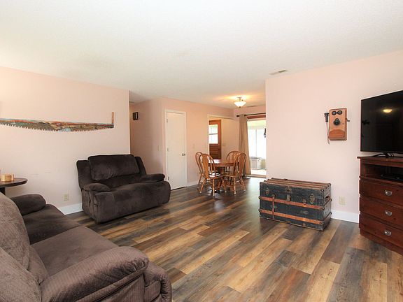 2nd image of 15 W Orchard Dr
