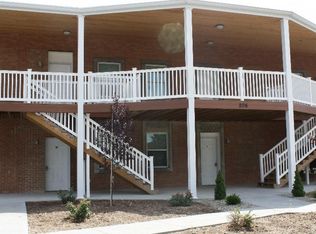 206 Kroeger Ave APT 2B, Dupo, IL 62239