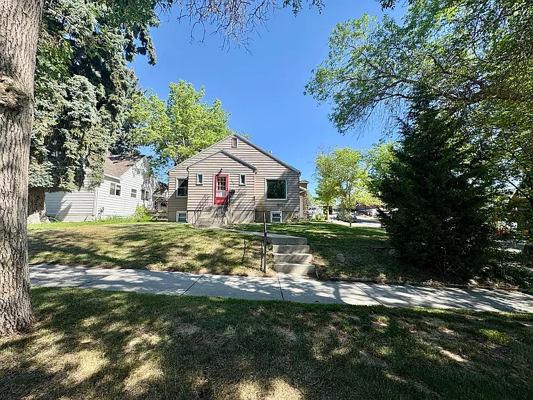 701 Alderson Ave — Photo 2