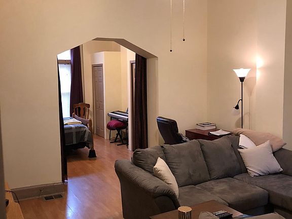 3rd image of 735 S Claremont Ave #1