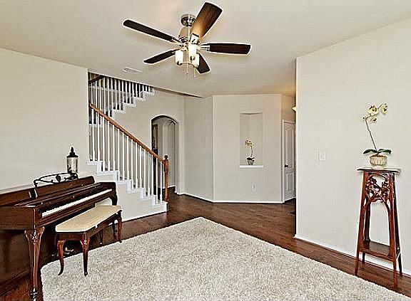 2nd image of 2820 Cresent Lake Dr