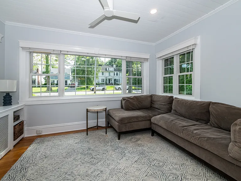 17 Bonnett Ave — Photo 6
