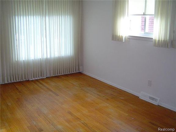 4th image of 4010 Longtin Ave