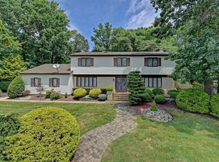 29 Vista Dr, Morganville, NJ 07751