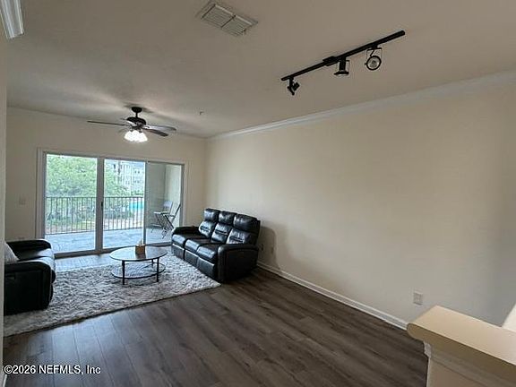 5th image of 8290 GATE Parkway W #135