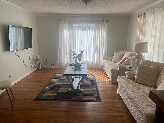 2nd image of 608 Cherry St