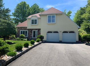 4 Perrine Ct, East Brunswick, NJ 08816