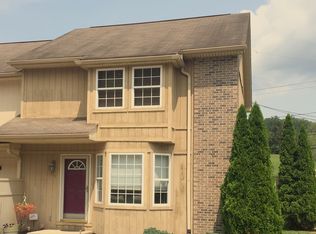 201 Maplewood Ln, Nitro, WV 25143