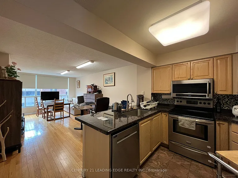 750 Bay St #805 — Photo 4