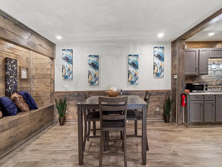 6050 W Calumet Rd #101A — Photo 2