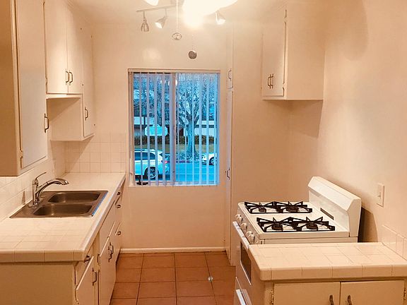 3rd image of 12656 Burbank Blvd APT 16
