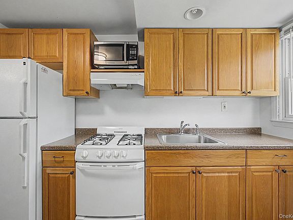 5th image of 18 Heath Ln