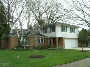 156 Ridgemont Rd, Grosse Pointe, MI 48236
