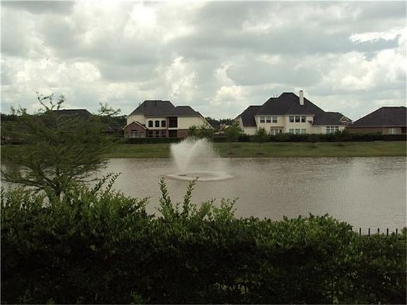 2nd image of 103 Water Bluff Ln