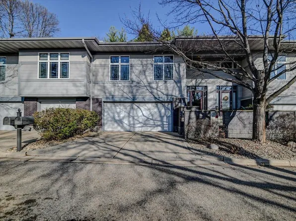 33 Deer Point Trl, Madison, WI 53719