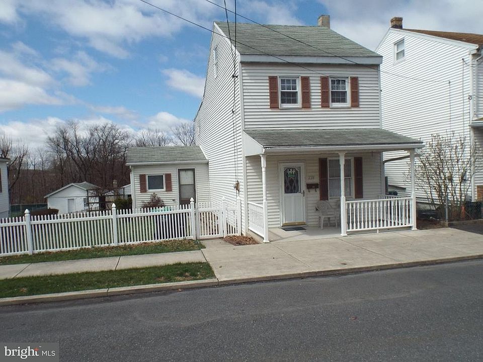 1st image of 228 N Railroad Ave