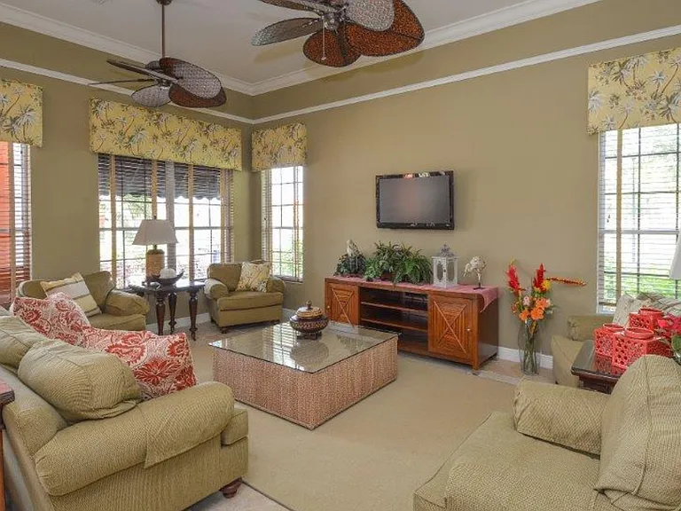Relaxing Clubhouse