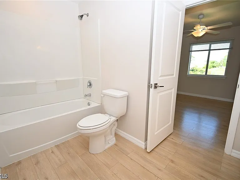 1914 NE 13th Pl — Photo 13