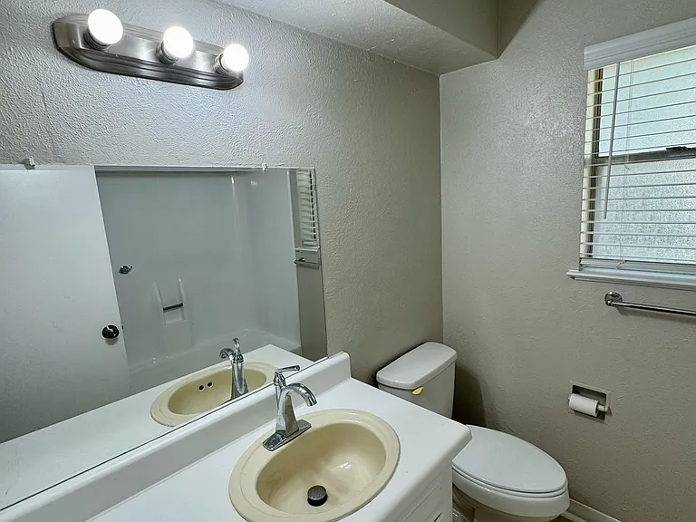 6000 Lindy Ln — Photo 8